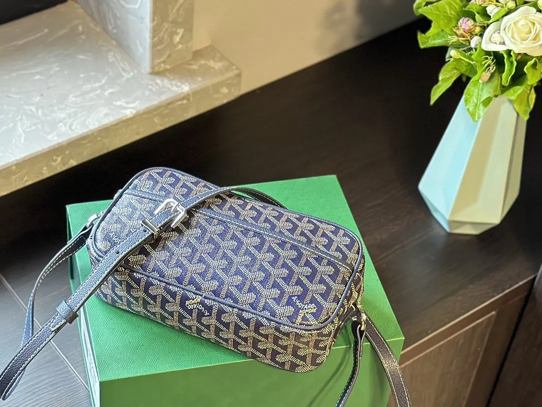 Goyard 牛皮 戈雅 各路明星大神同款的 饭盒 斜背包 輕便斜挎款
