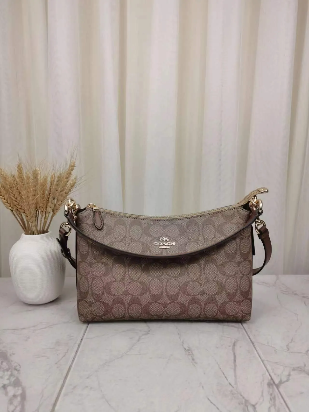 Coach 棕色 卡其 斜背包 輕便斜挎款