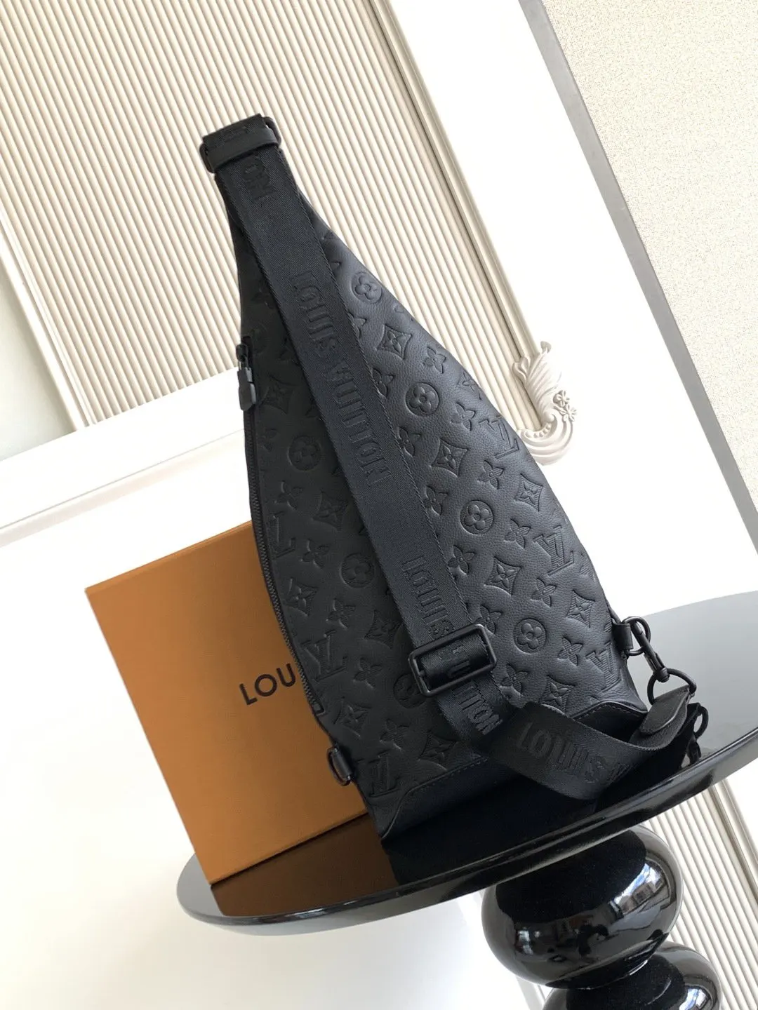 牛皮 拉链侧袋可收納智能手机 可拆卸收納包方便取放物品 可 雙肩包 实用雙肩款