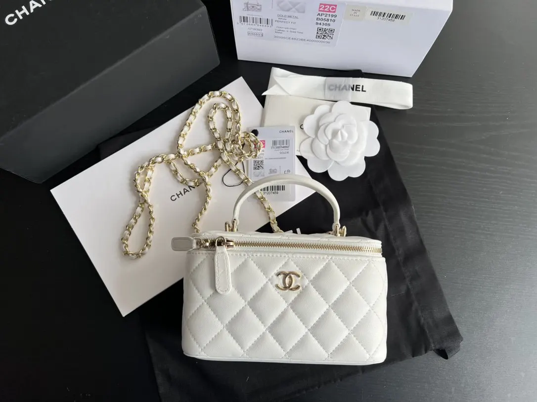 CHANEL 19 Bag 白色羊皮菱格鏈條包 礼盒款