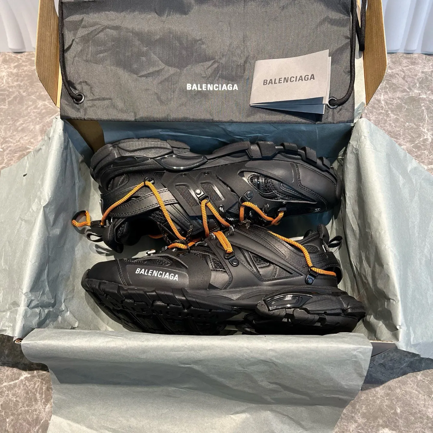 Balenciaga 單肩包 日常搭配款