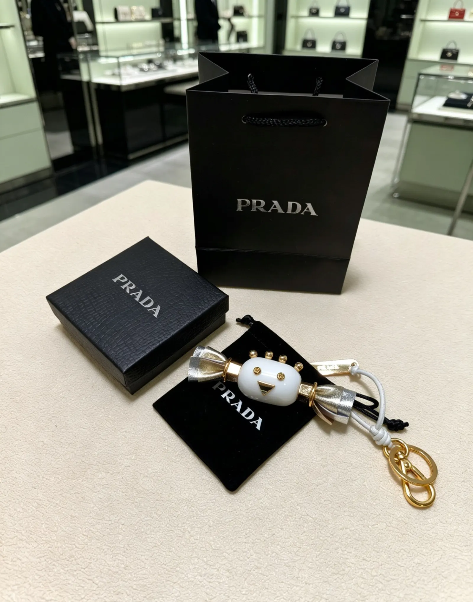 PRADA 金色 羊皮 三角标 包包挂饰 包袋点缀款