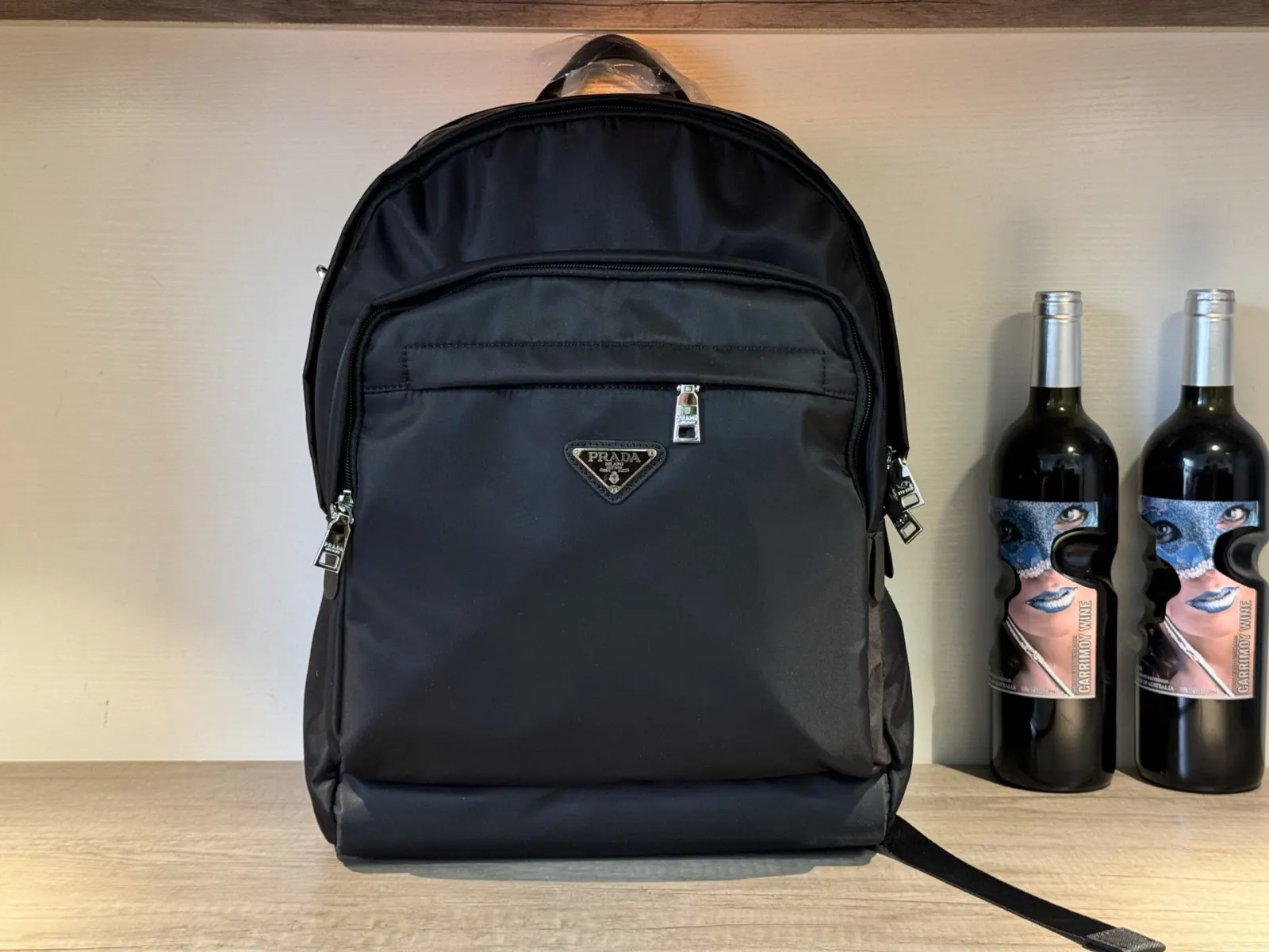 Prada 经典款之一 潮男必备单品 潮牌系列双肩包 开 实用双肩款