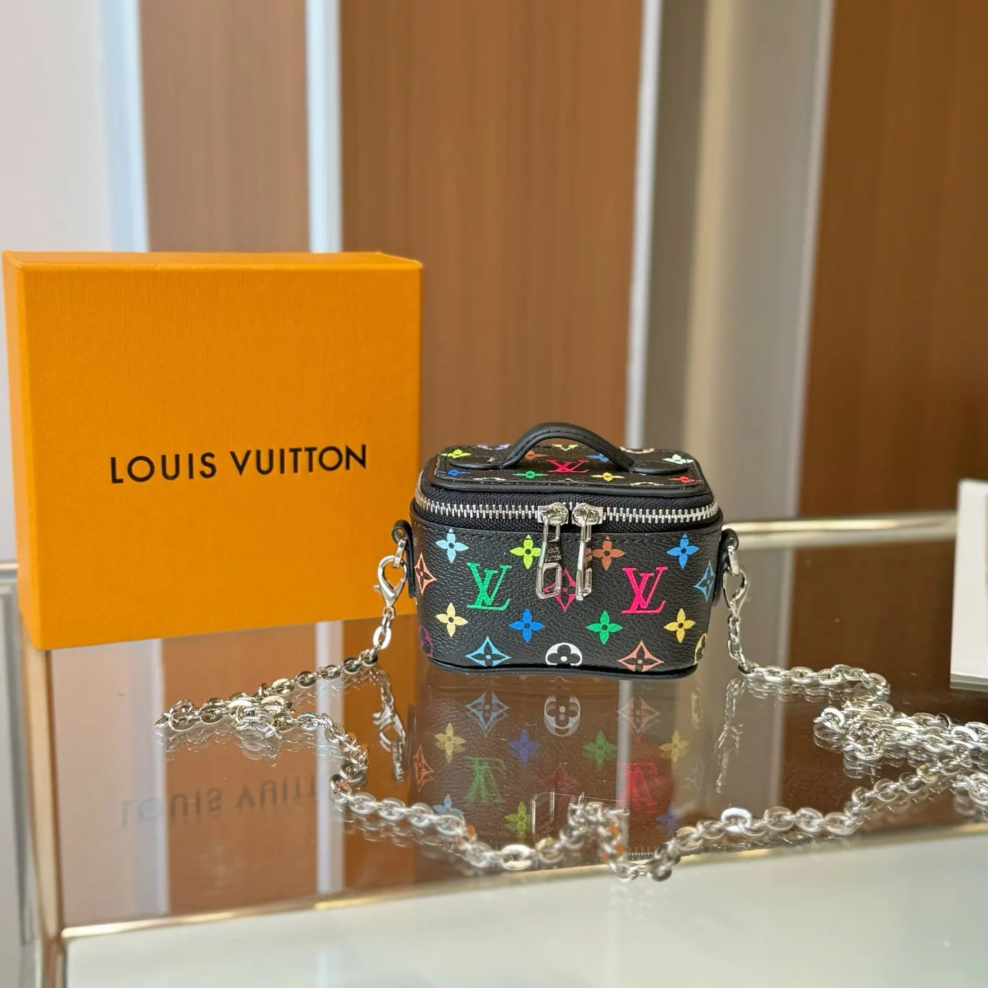 LV 帆布 色 供应 迷你microvanity 鏈條包 精致鏈條款