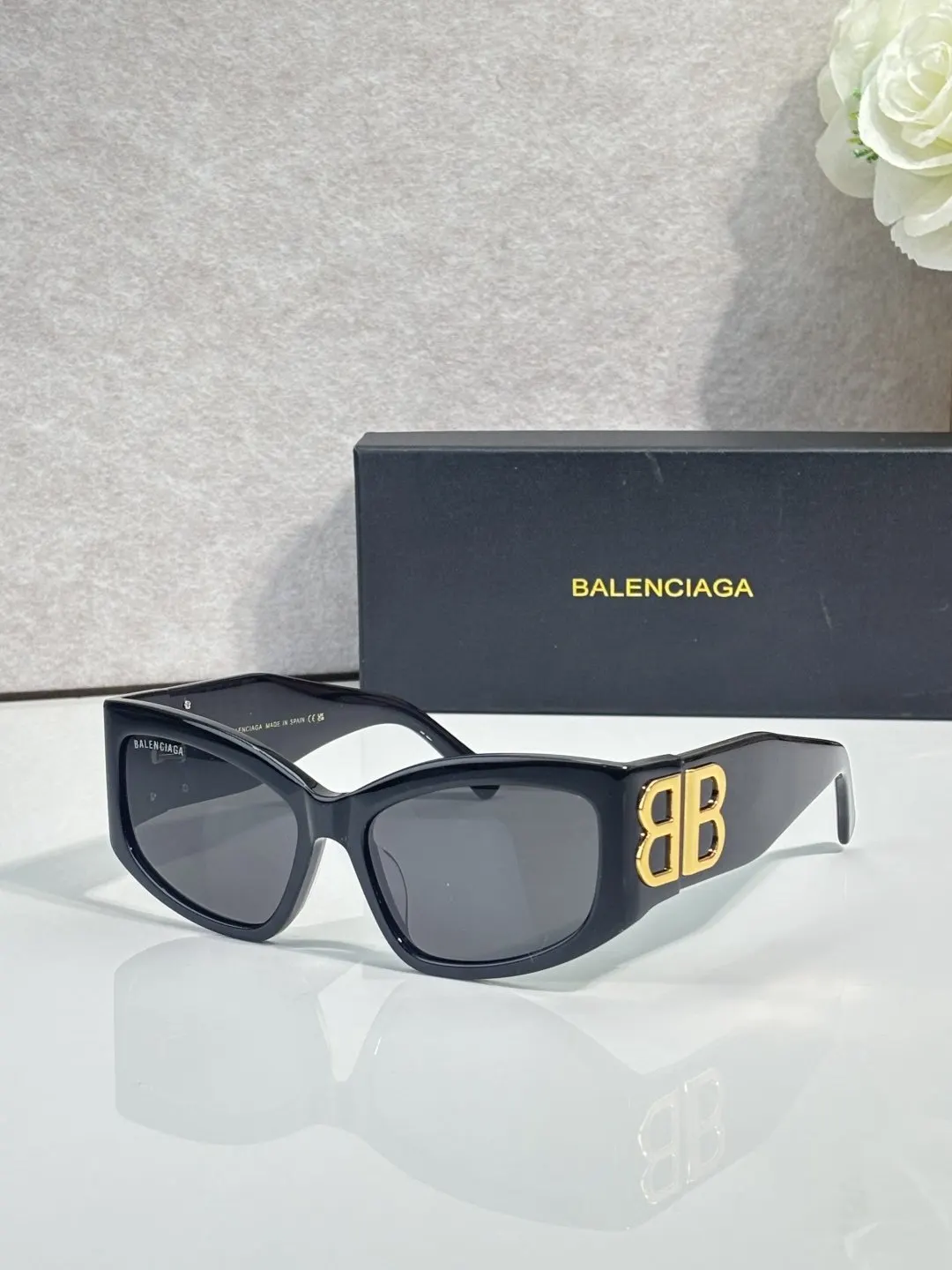 Balenciaga BB0321S 太阳镜 精致搭配款