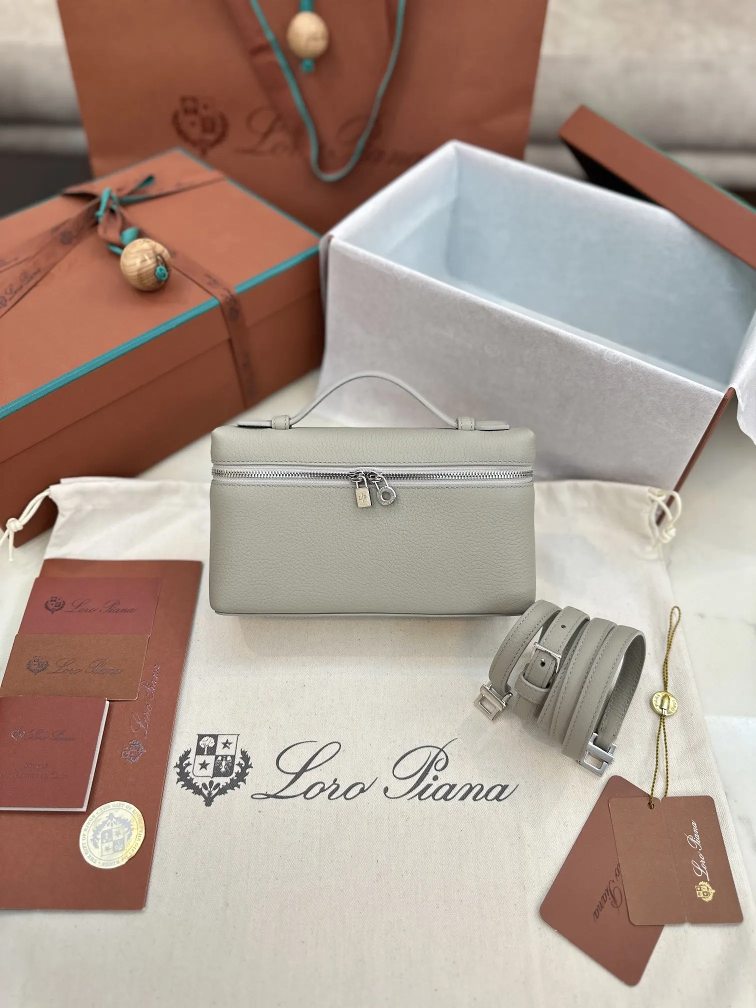 小牛皮 Loro Piana Extra Poket 手拿包 精致手拿款