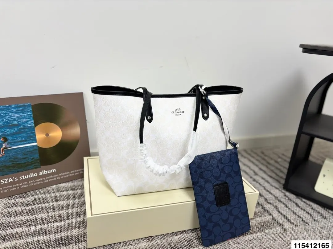 Coach 购物袋 今年很火的托特 手感细腻 手工 托特包 大容量托特款