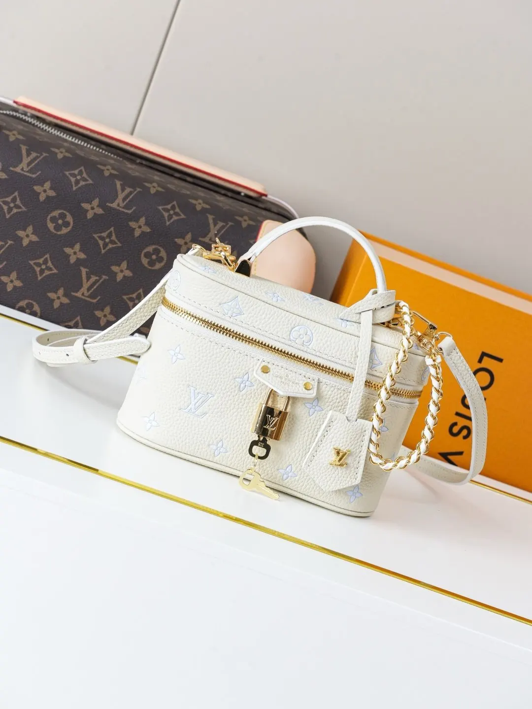 Louis Vuitton Chain Bag Leather