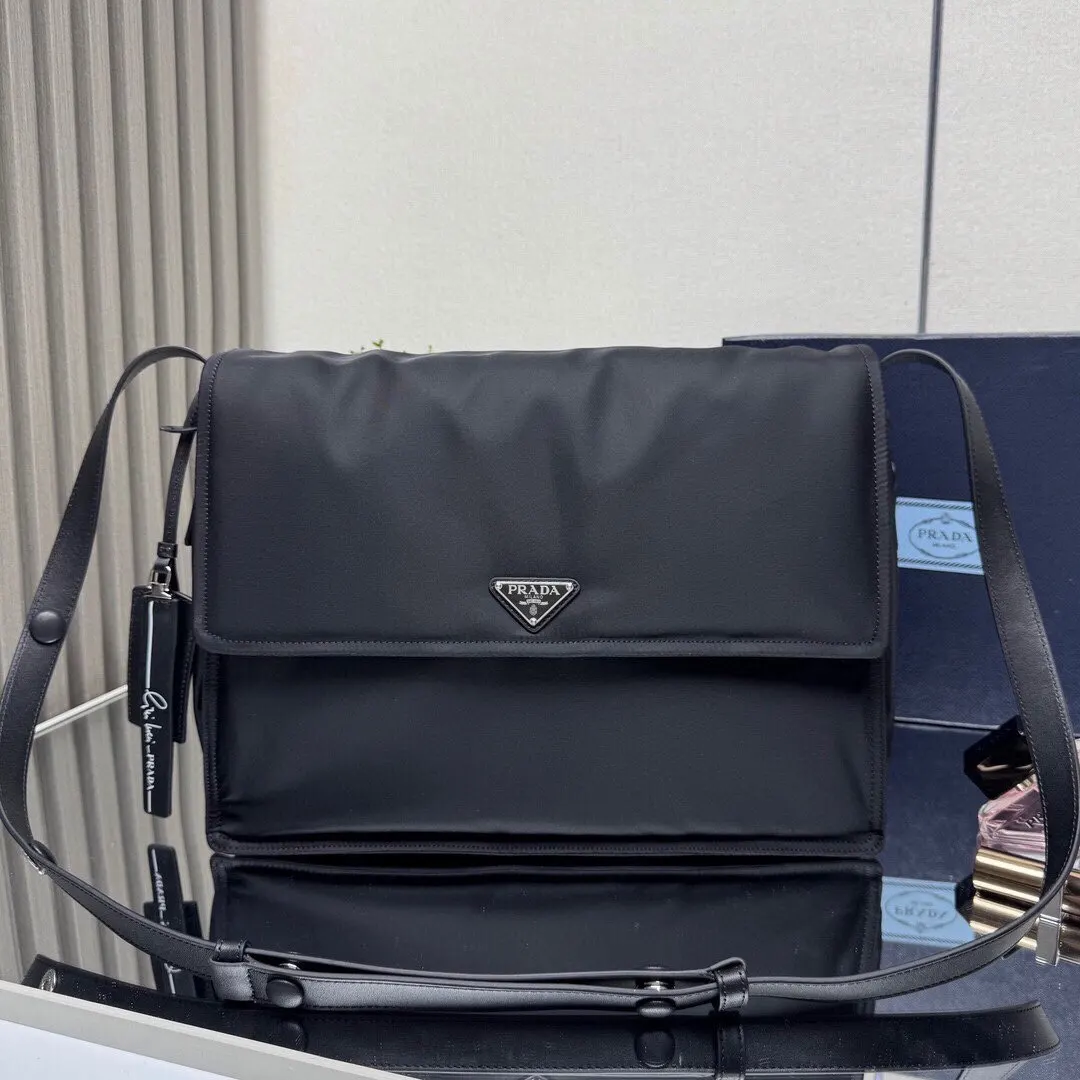 PRADA 1BC208 Re-Nylon尼龍 三角标 斜背包 日常通勤款