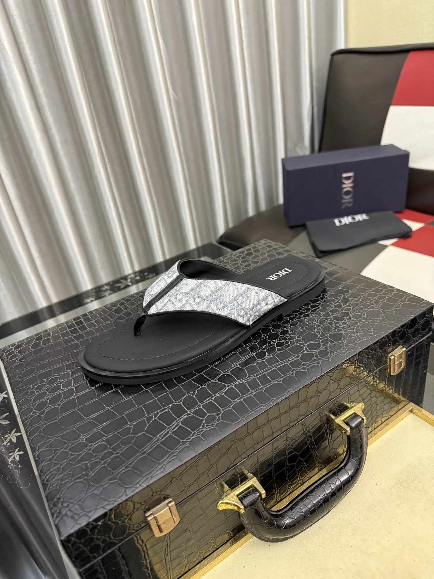 Dior slippers, comfortable and versatile