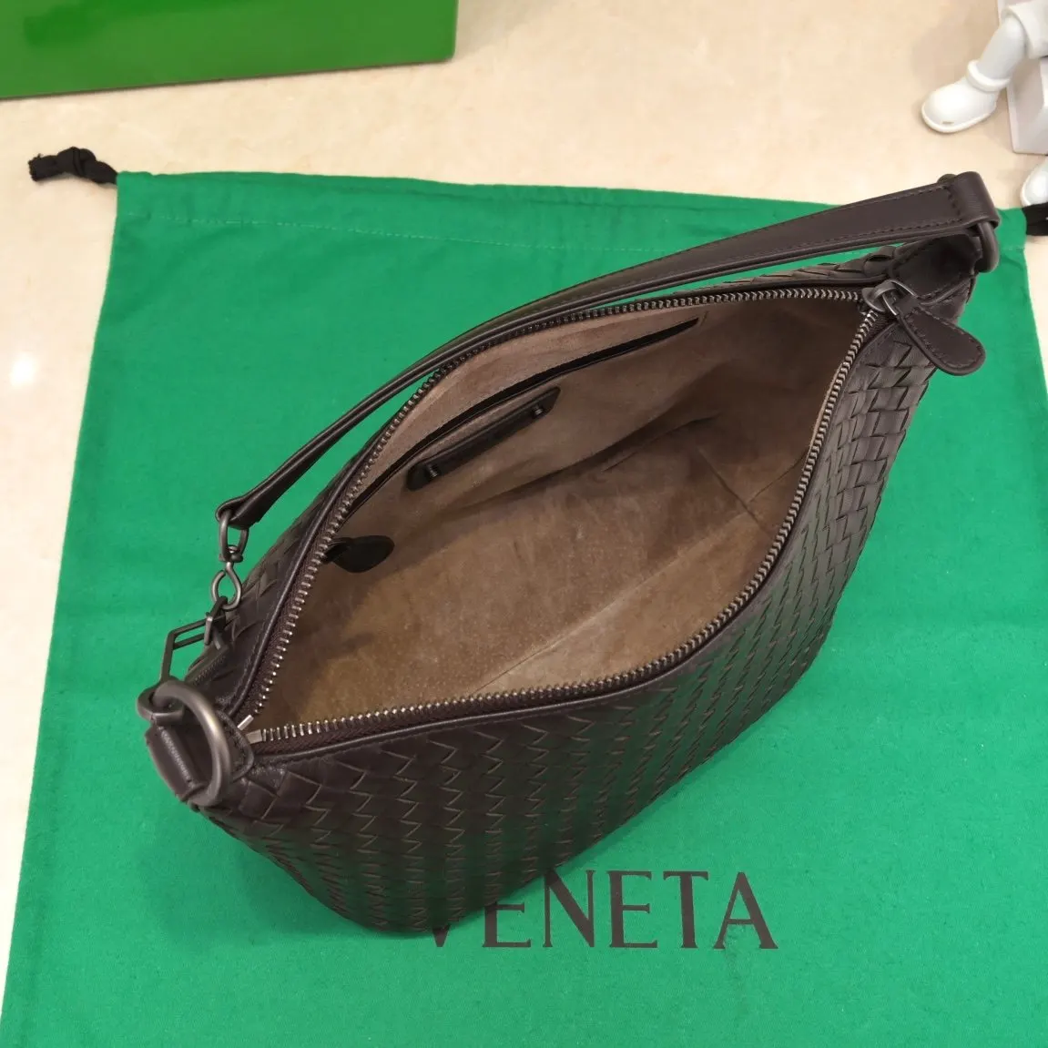 Bottega Veneta 羊皮 斜背包 輕便斜挎款(數字8) Bottega Veneta 羊皮 斜背包 輕便斜挎款(數字8)