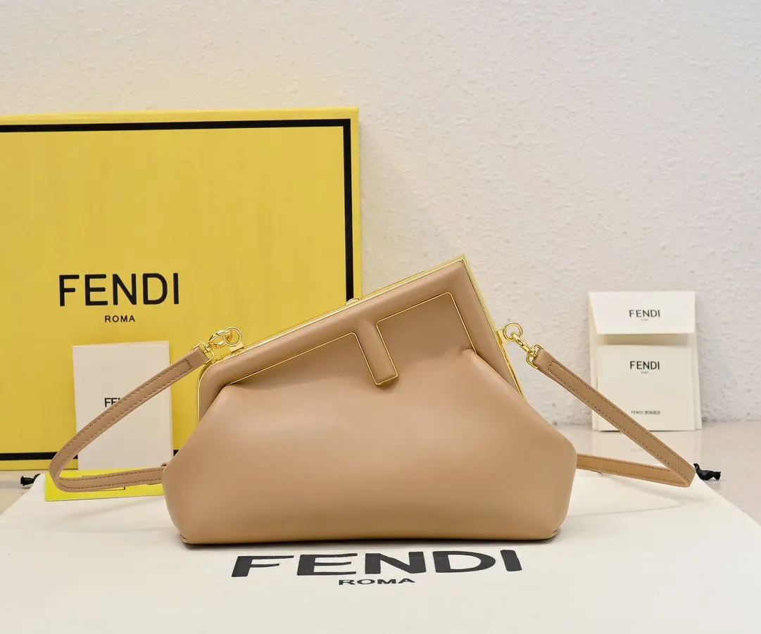 全新FEND First来了 手拿包 精致手拿款