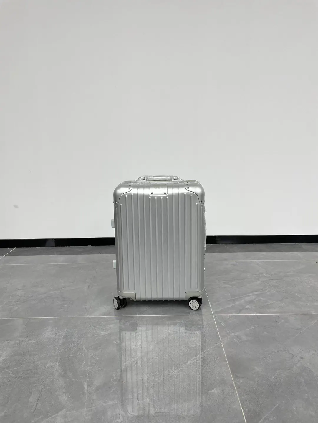 Rimowa Black Silver Suitcase Travel Lightweight