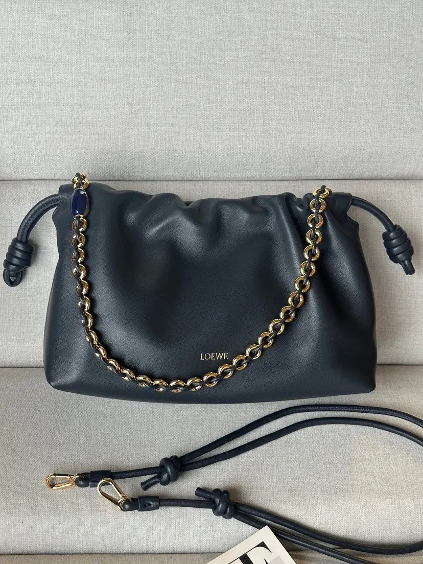 Loewe 羊皮 手袋为新 特别系列作品 鏈條包 精致鏈條款