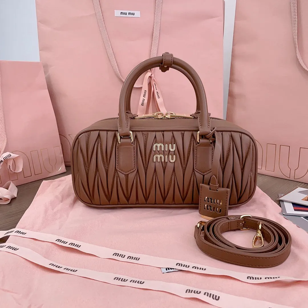 Miu 羊皮 斜背包 輕便斜挎款