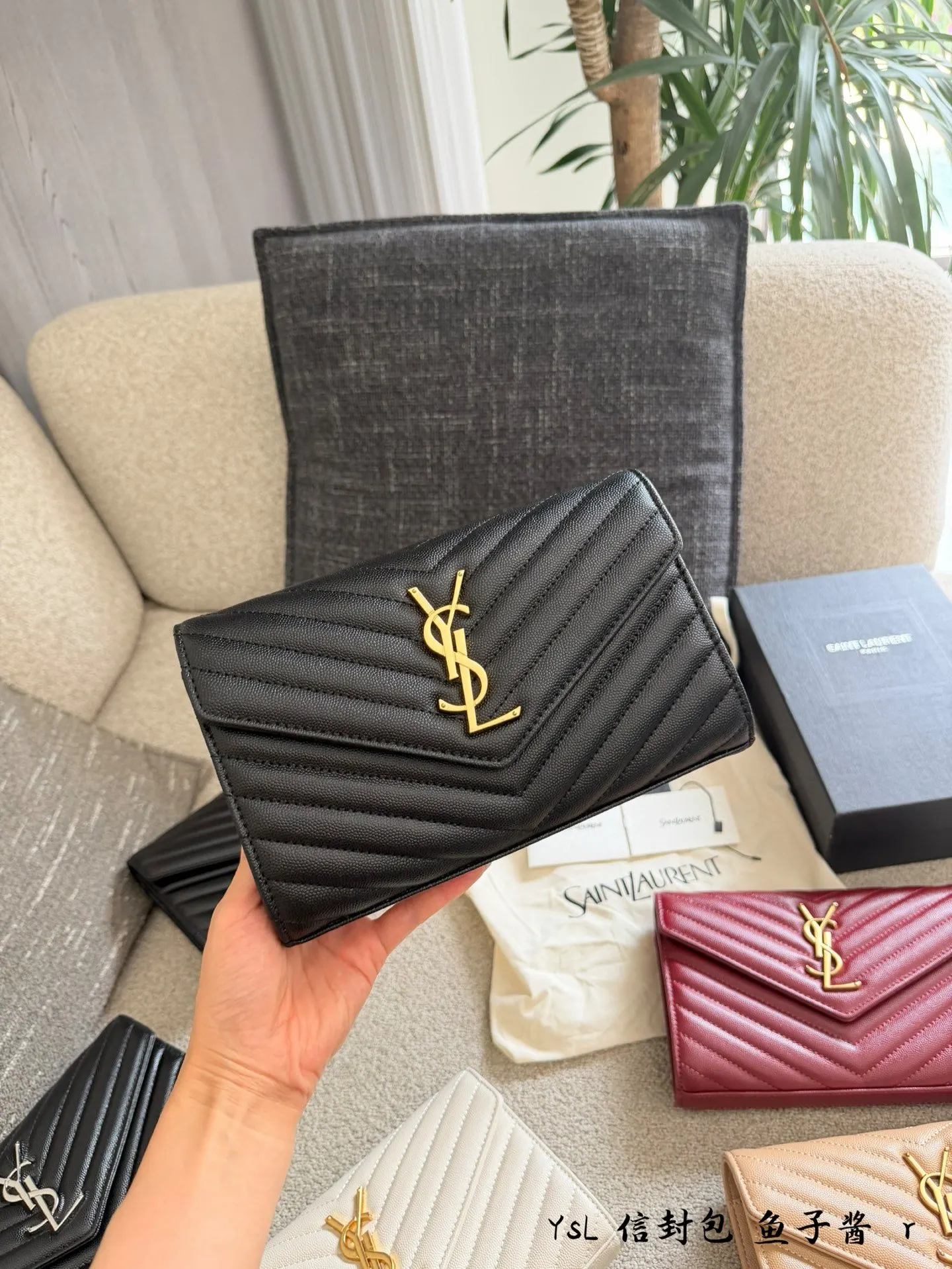 YSL 牛皮 黑金鱼子酱信封包​​ 黑金鱼子酱信封包 經典黑金 鏈條包 精致鏈條款