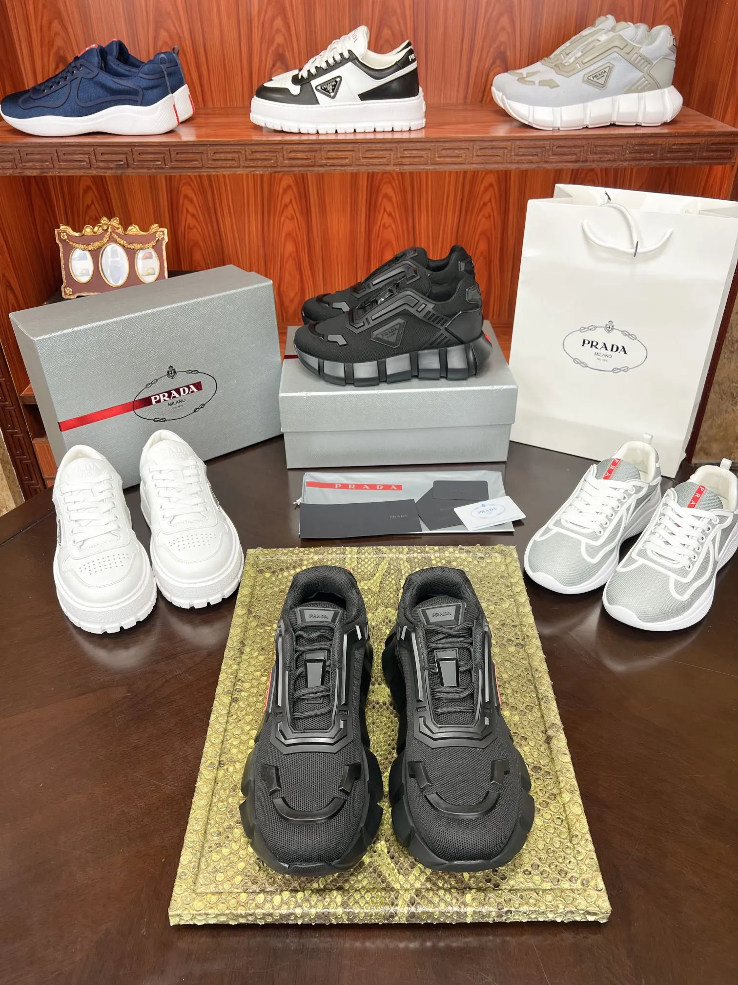PRADA 牛皮 休閒鞋 舒適百搭款