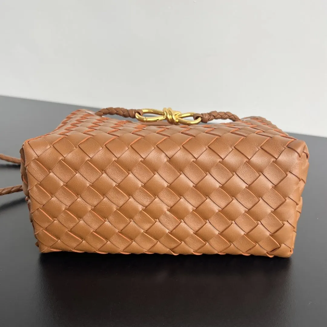 Bottega Veneta 金色 羊皮 斜挎包 轻便斜挎款