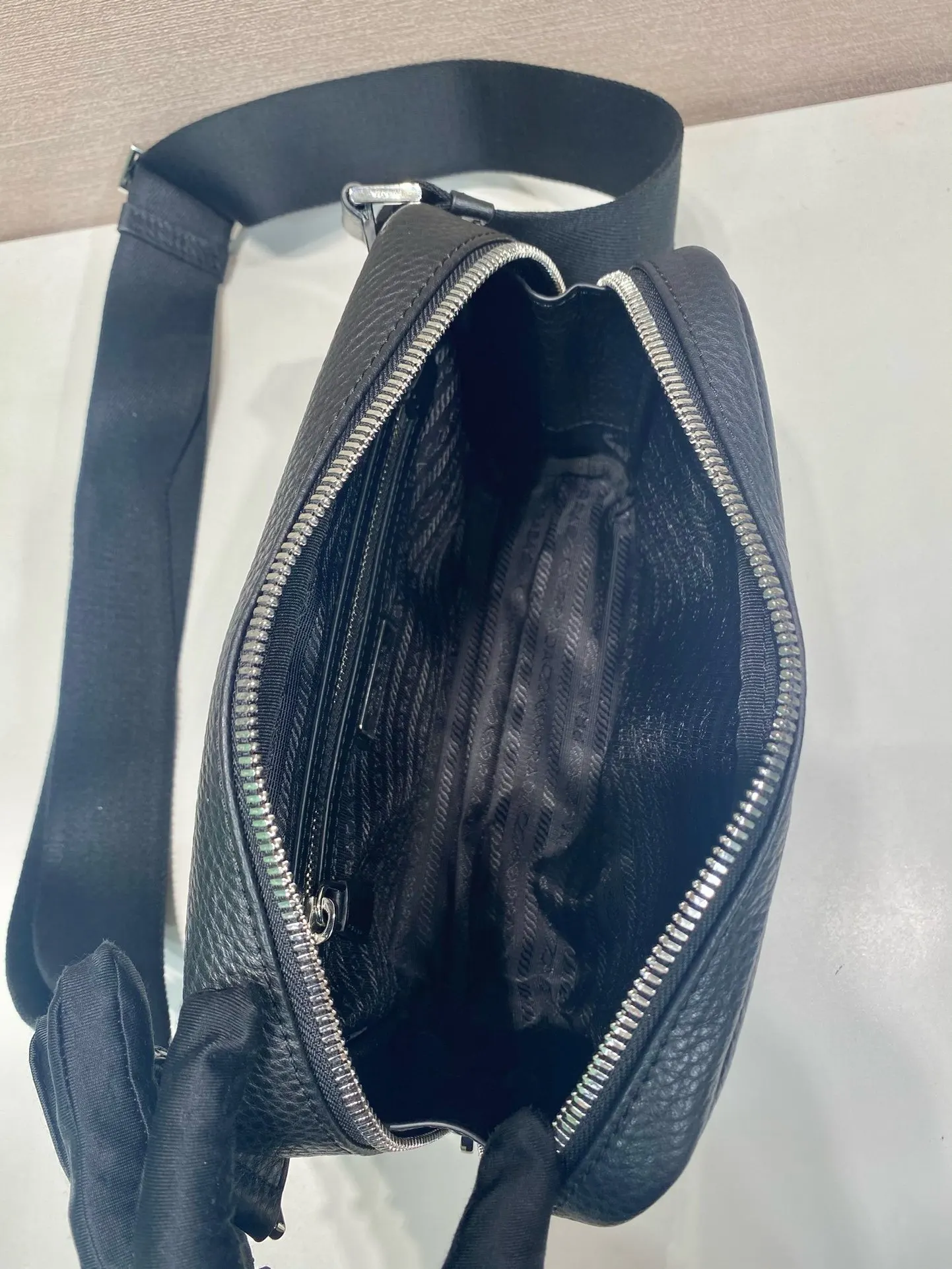牛皮 手感舒适奢华 又可当胸包和单肩 腰包 休闲腰包款