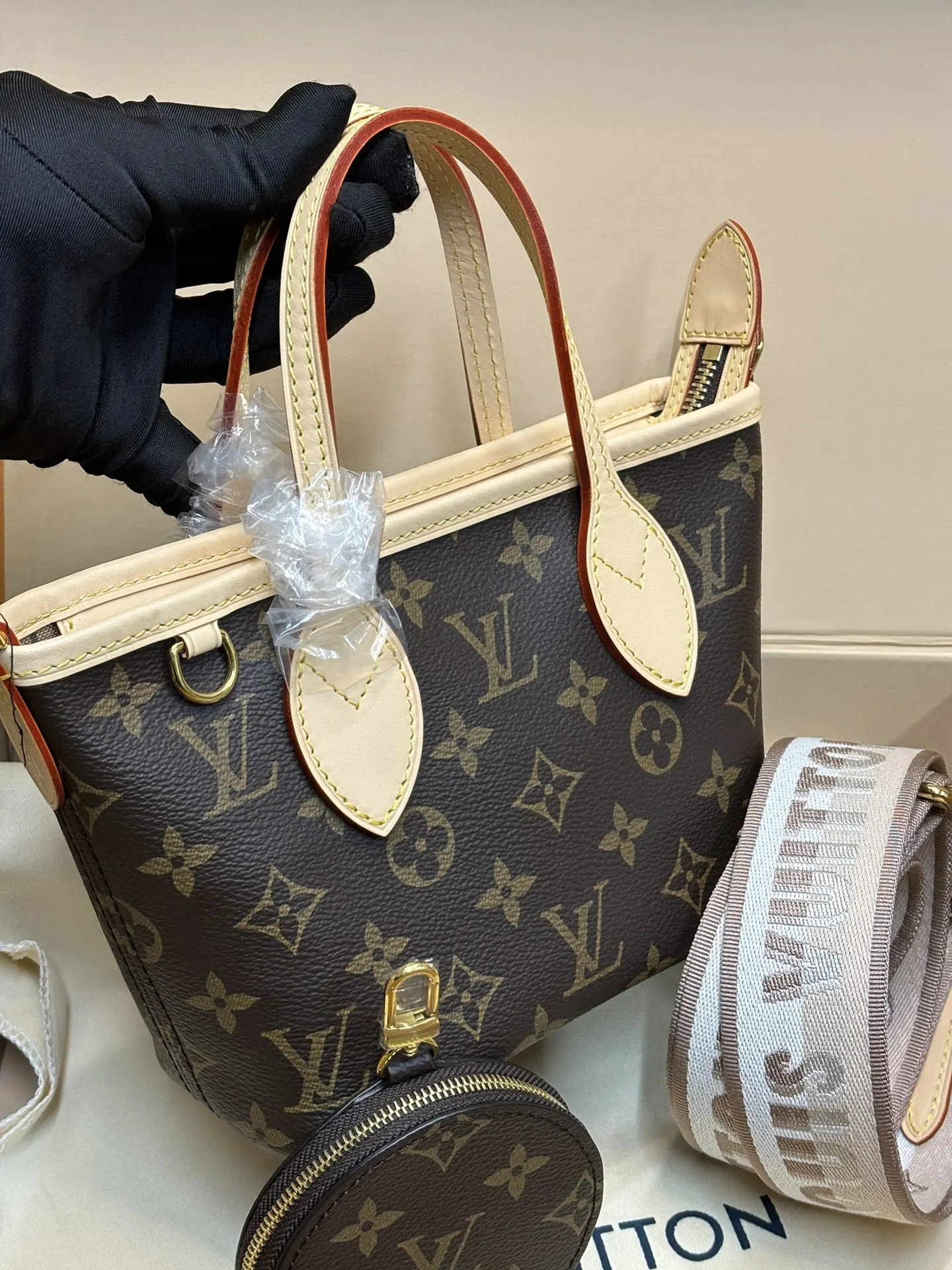 Neverfull 牛皮 斜挎包 轻便斜挎款