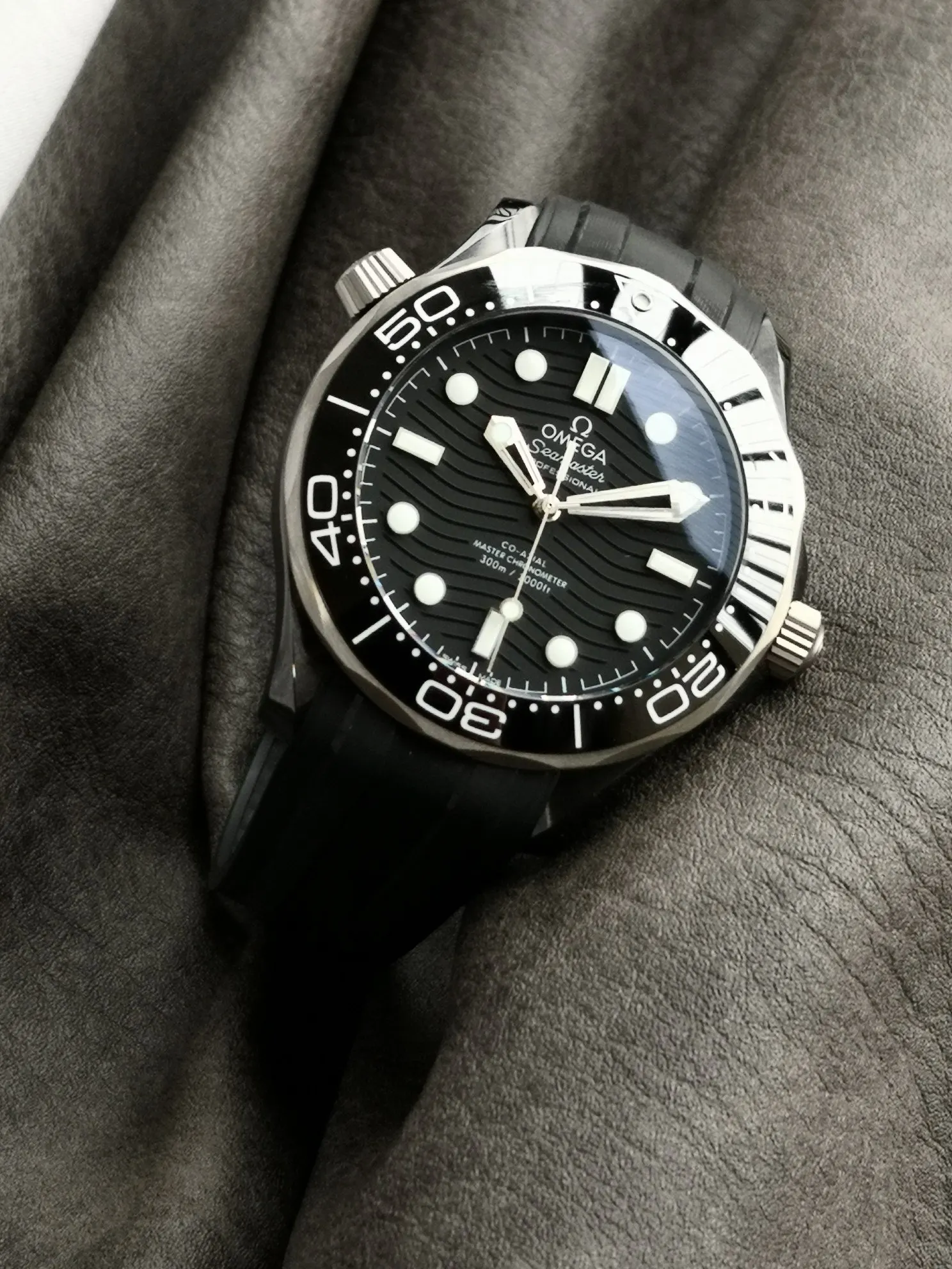 Omega 黑色 白色 SB限量发行 欧米茄海马系列 手錶 經典腕表款