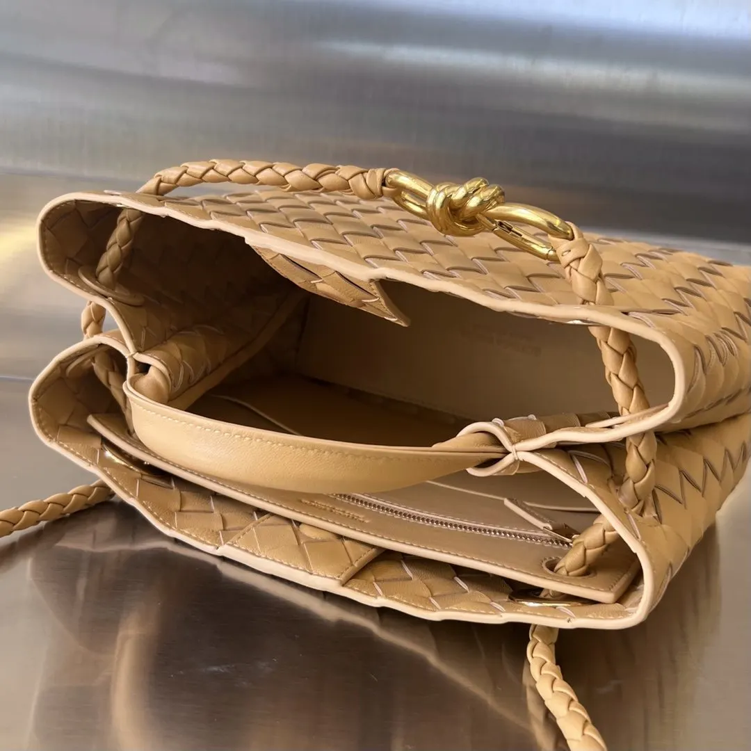 Bottega Veneta 金色 羊皮 斜背包 輕便斜挎款
