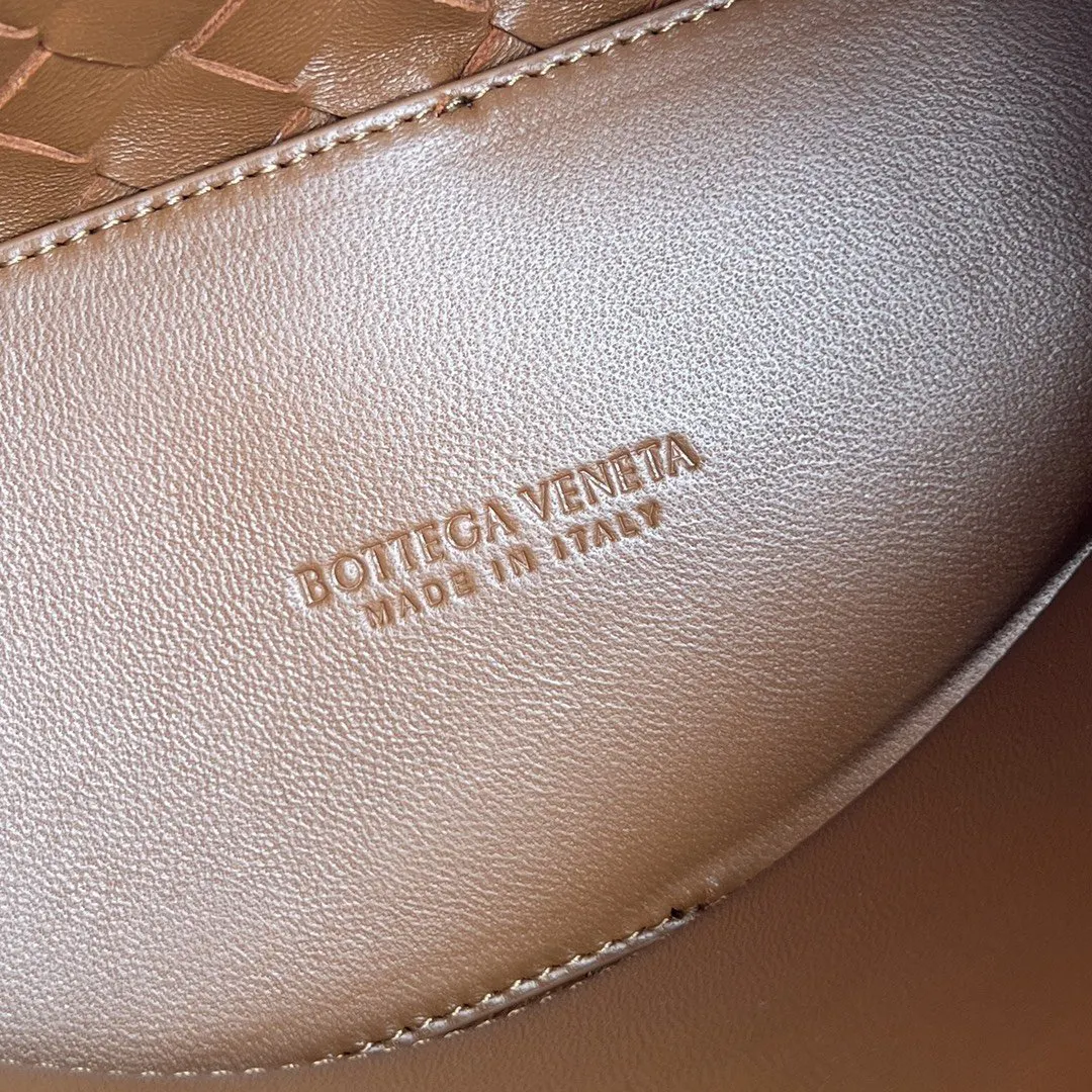 Bottega Veneta 金色 羊皮 斜挎包 轻便斜挎款