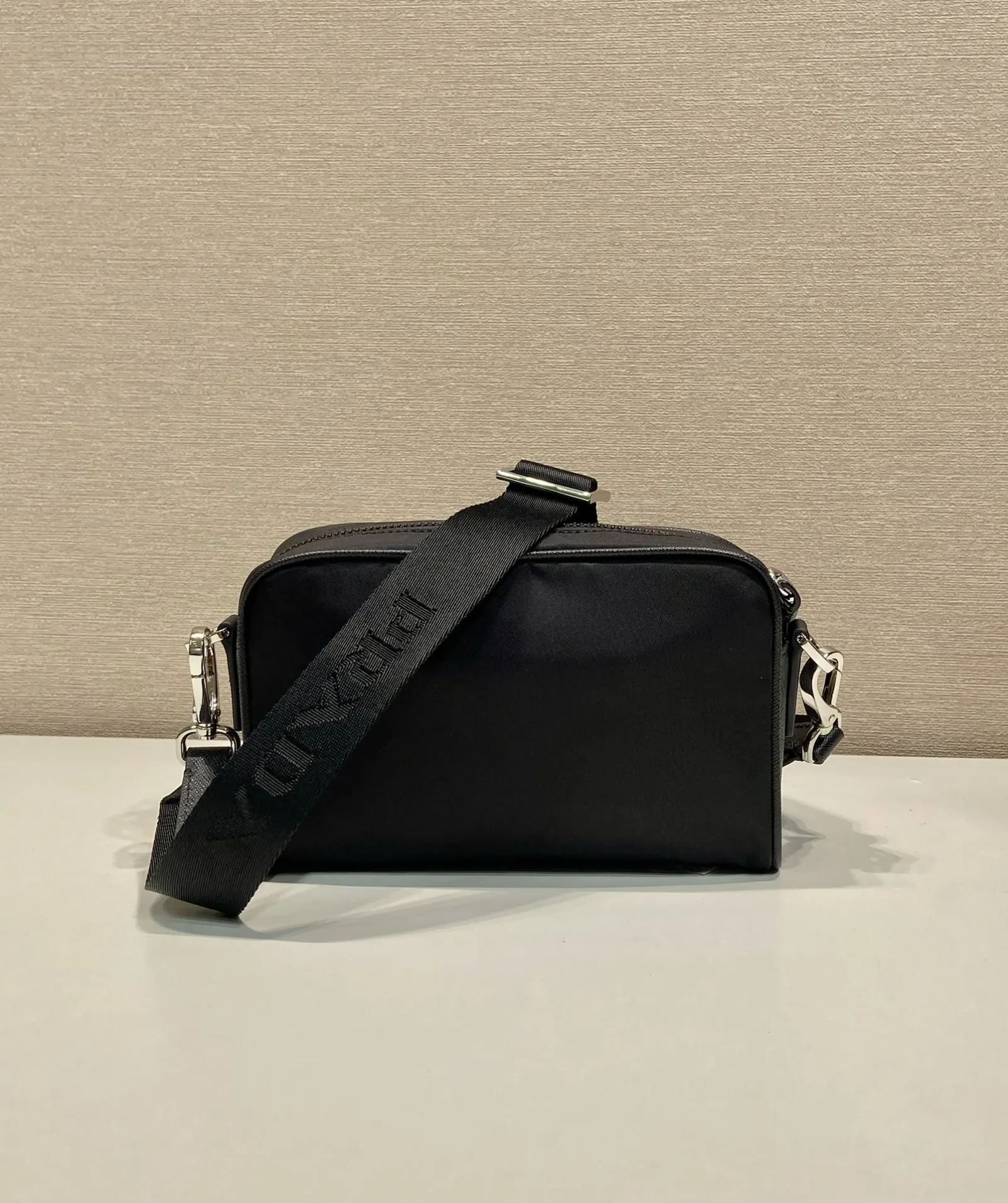 牛皮 十字纹 单肩包选用Re Nylon 日常单肩背款