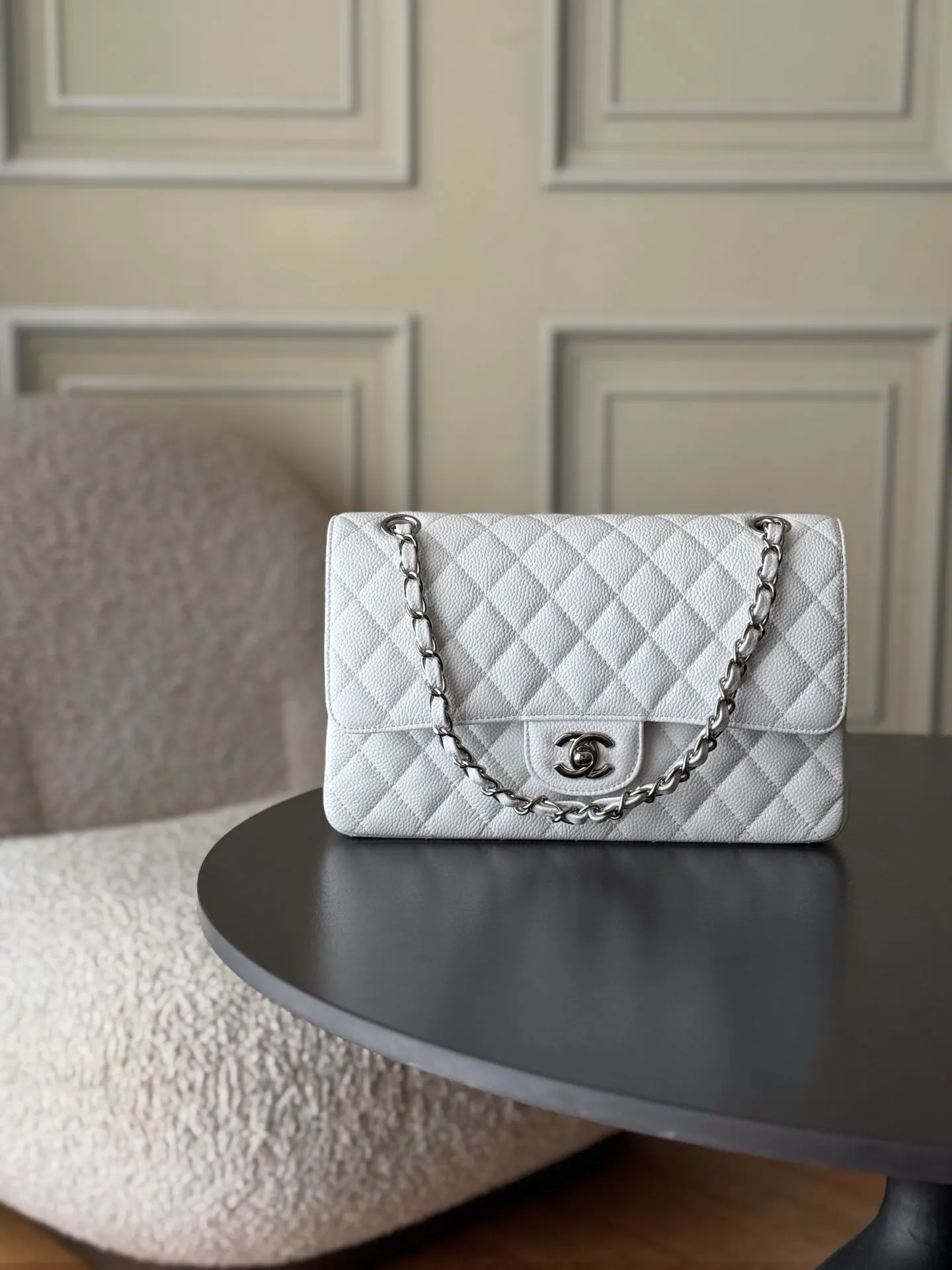CHANEL 白色魚子醬牛皮翻蓋鏈條包 銀扣款