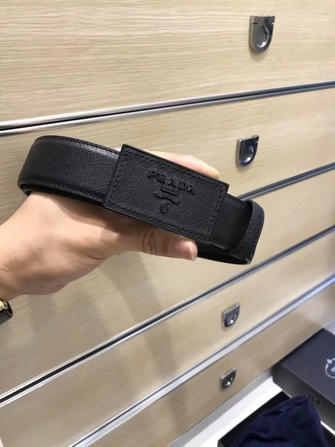 PRADA 牛皮 三角标 腰帶 通勤搭配款