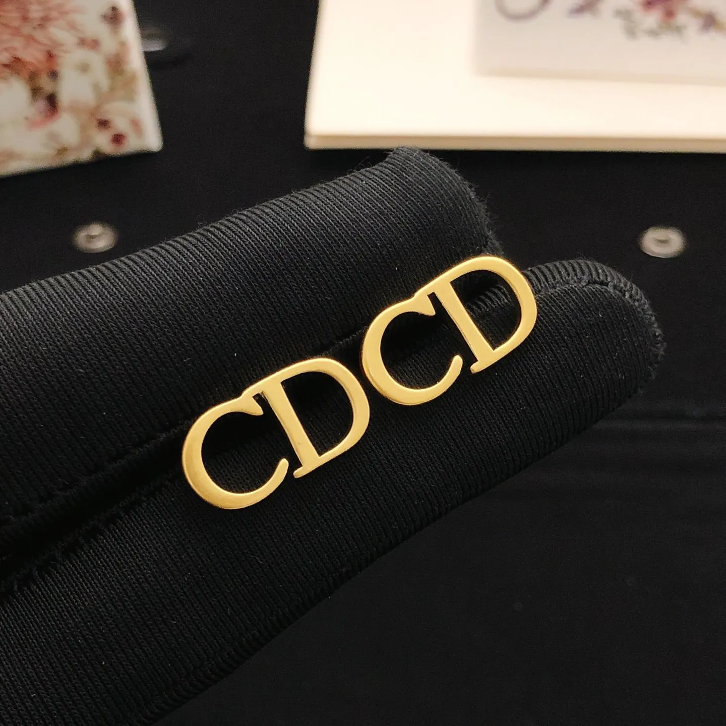 Dior CD金色发夹 黑色皮革款