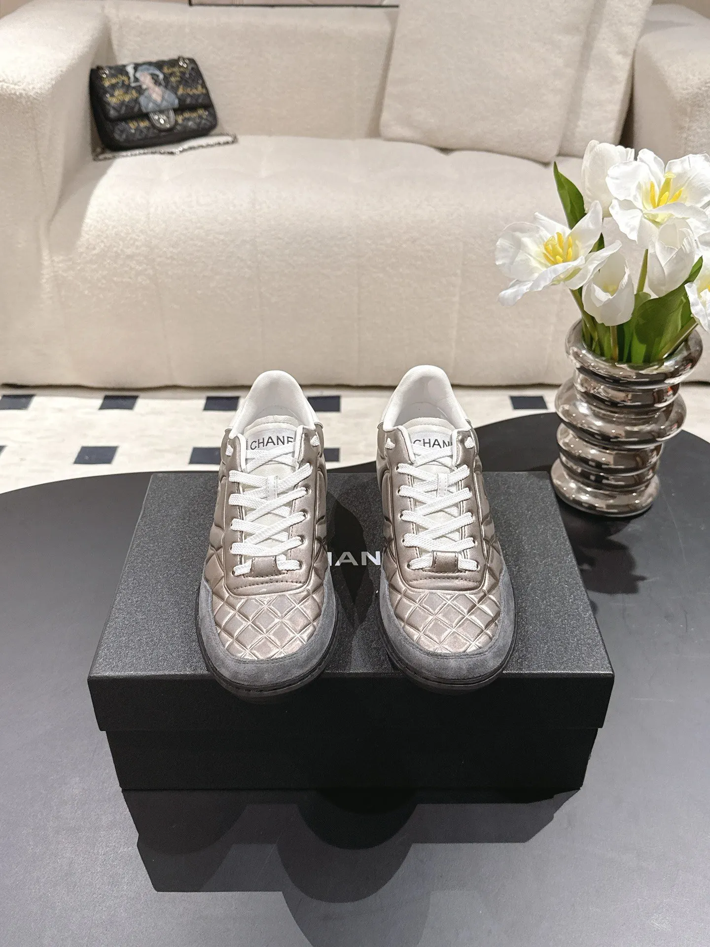 CHANEL 白色羊皮休閒鞋 低幫款