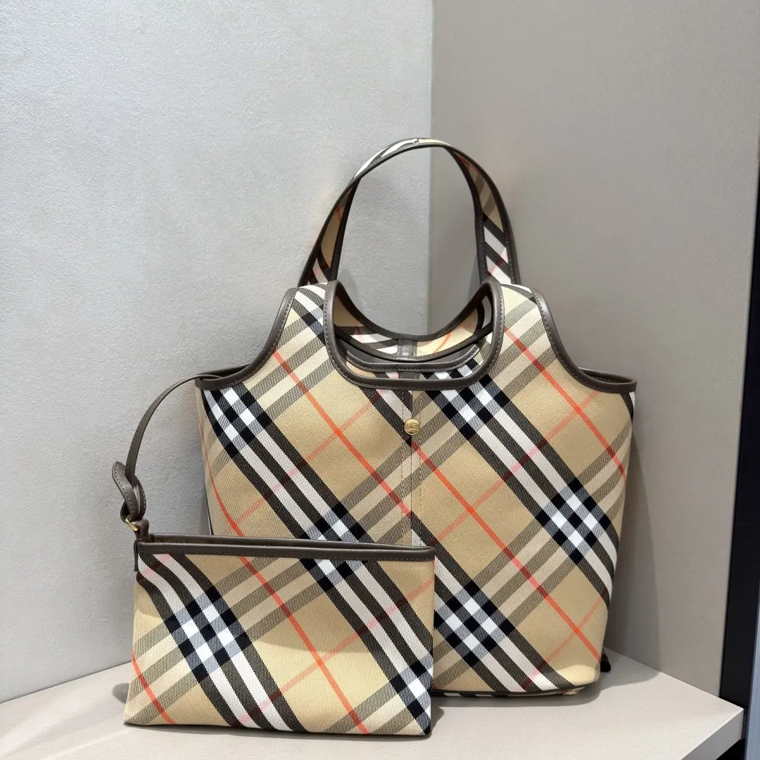 Burberry 装饰精纺新季 B家格纹 托特包 大容量托特款