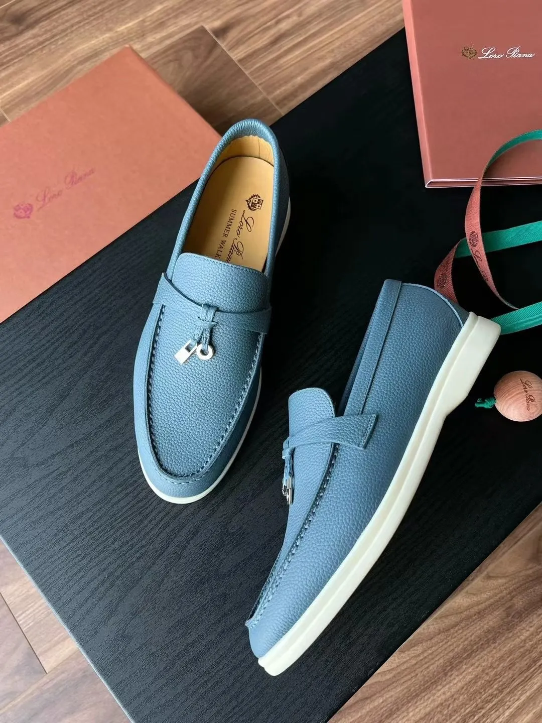 Loro Piana 拖鞋 轻便舒適款(數字1) Loro Piana 拖鞋 轻便舒適款(數字1)