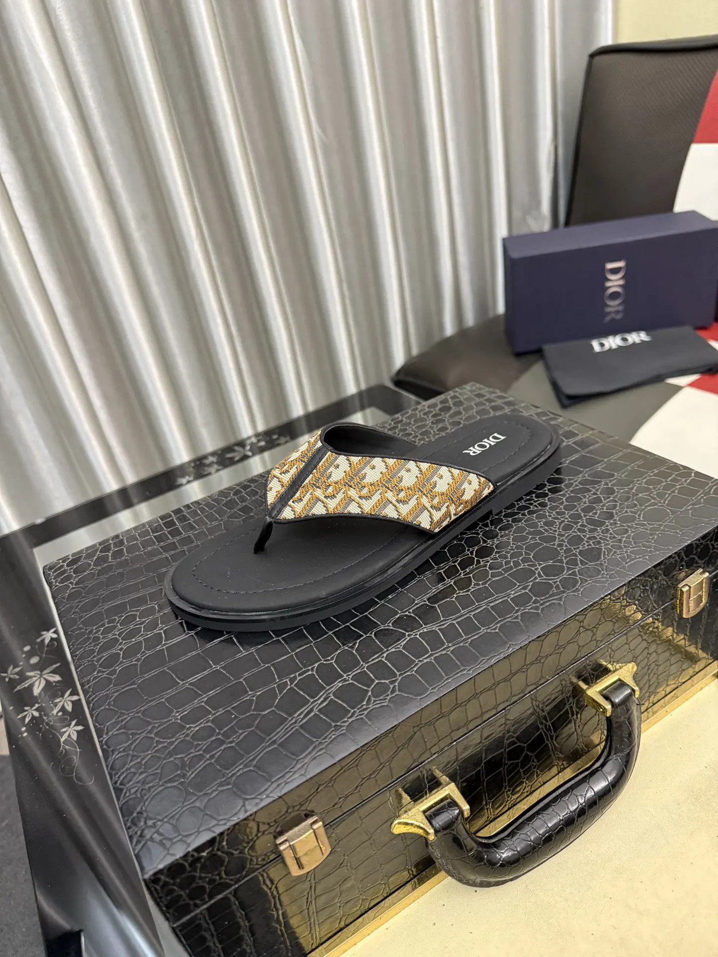 Dior 粉色羊皮迷你化妝包 小號款