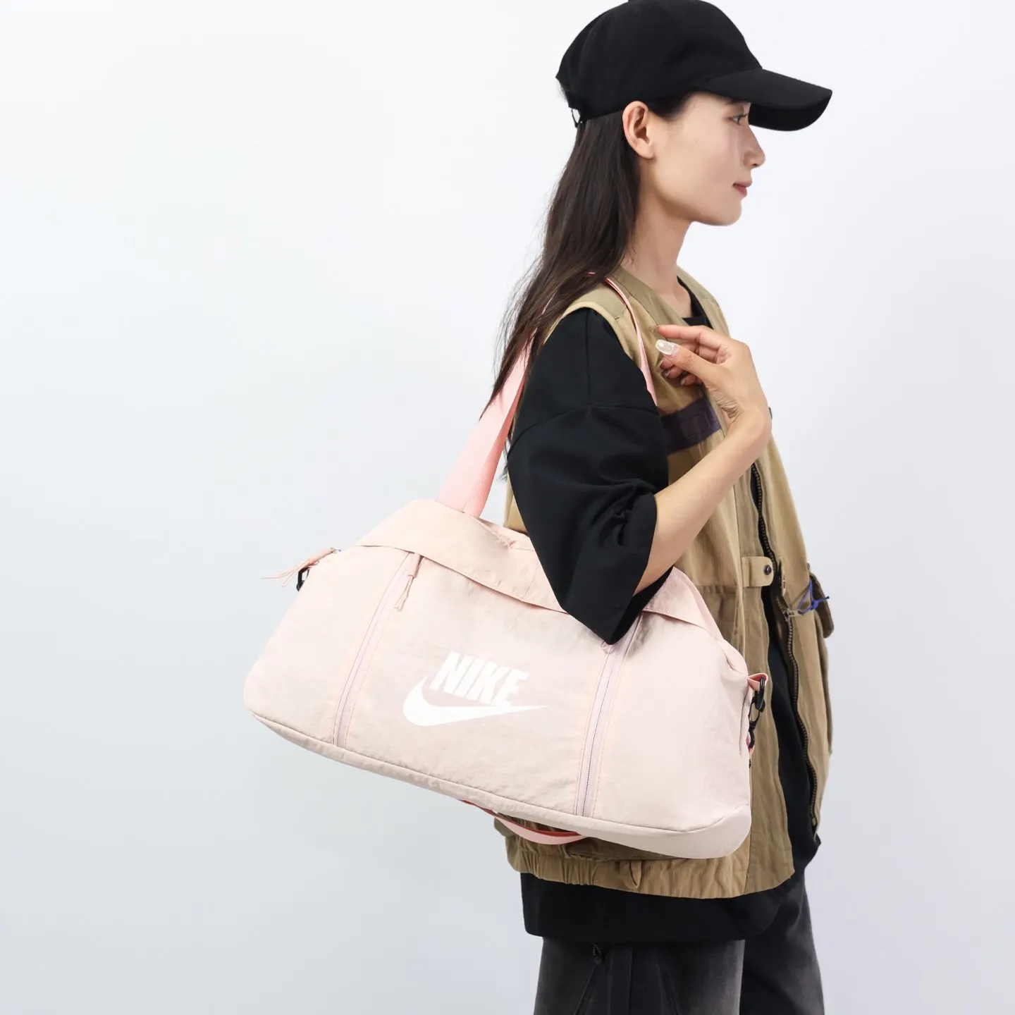 NIKE耐克 時尚潮流百搭休閒單肩包大容量女生 旅行袋 大容量旅行款