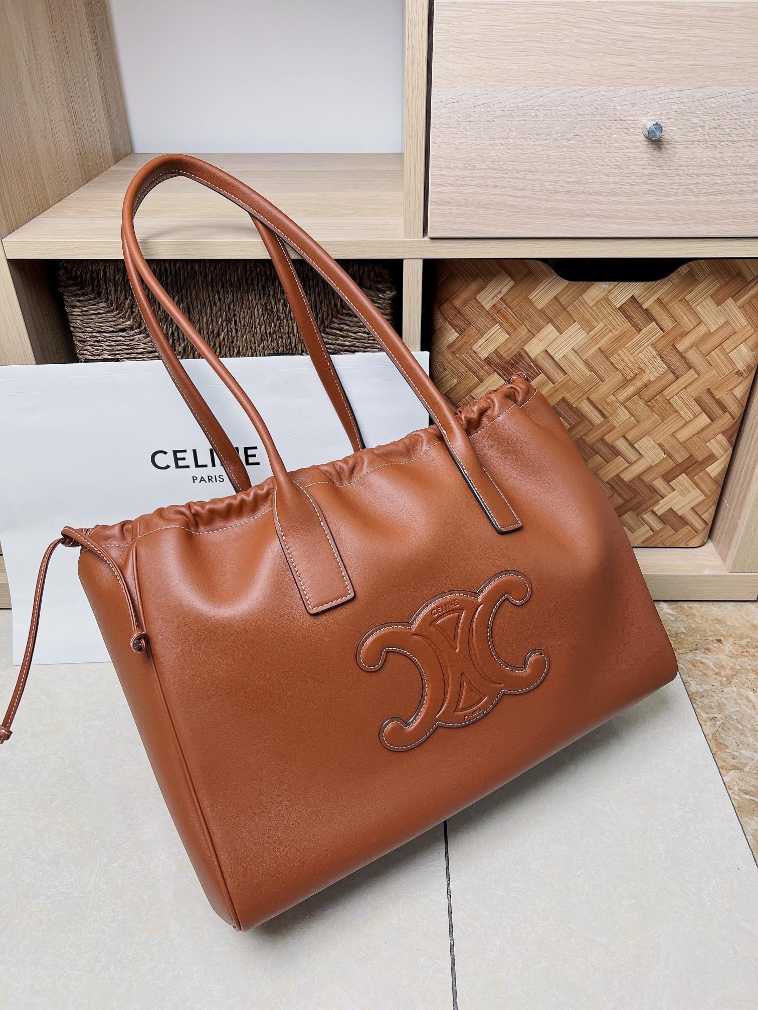 Celine Triomphe 牛皮 托特包 大容量托特款