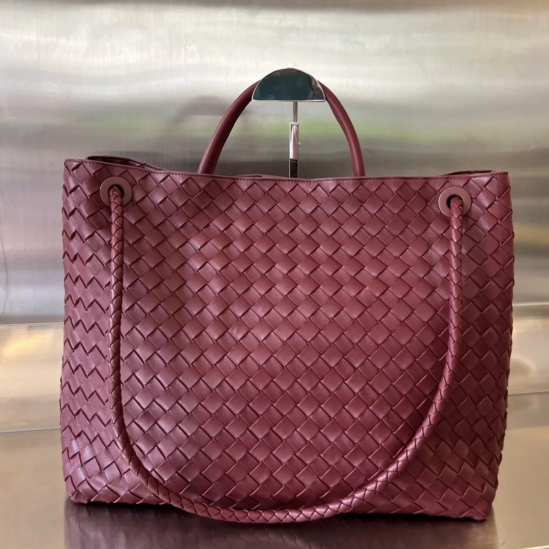 Bottega Veneta 金色 羊皮 斜背包 輕便斜挎款