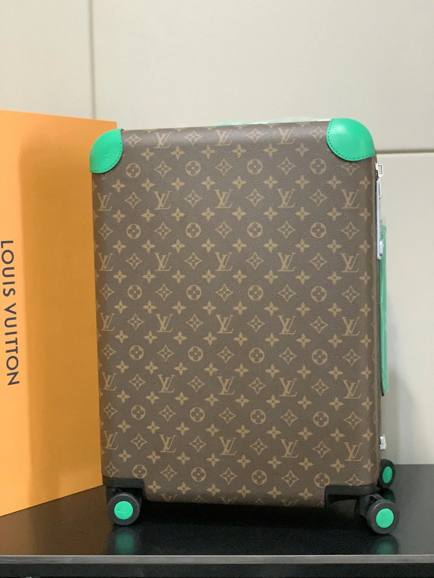灰色 银色 拉杆真皮包裹 行李箱 旅行拉杆款 轻便出行款
