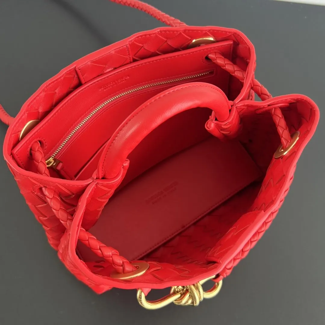 Bottega Veneta 金色 羊皮 斜背包 輕便斜挎款
