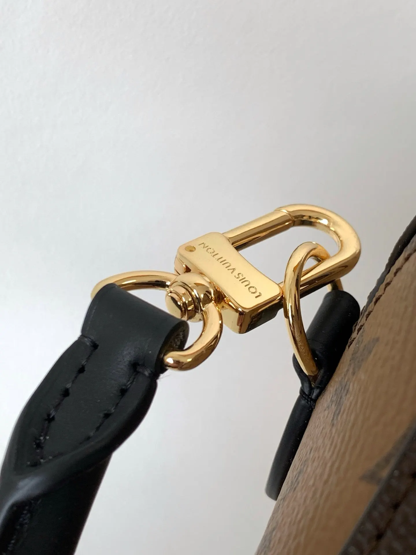Louis Vuitton Crossbody Bag Lightweight Leather