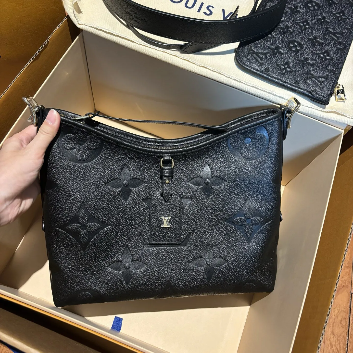 客户定制的渠道尾单货 多做的數量 放出来给到大家 好 水桶包 休閒水桶款