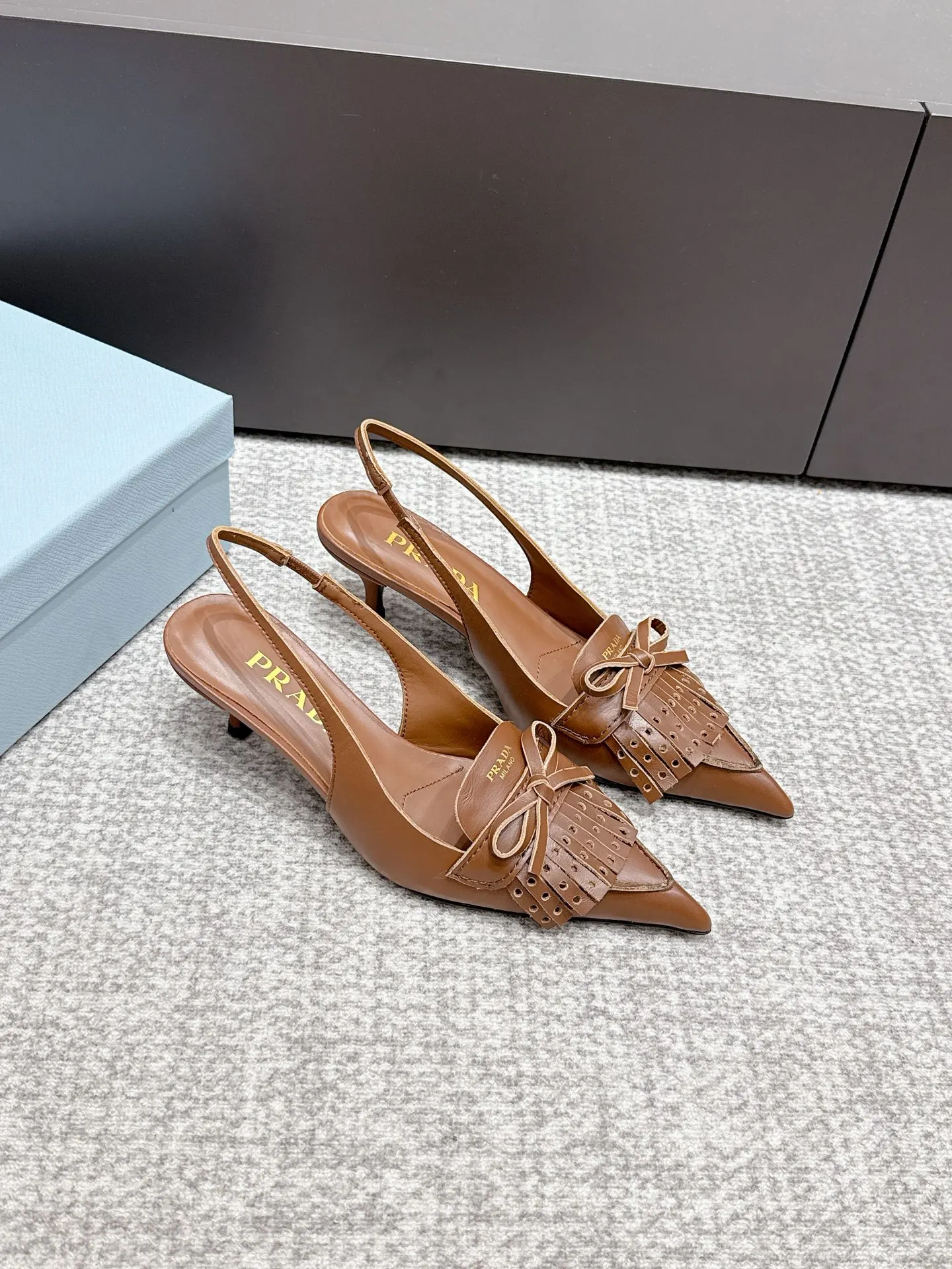 Prada Fashion Item Casual Versatile Leather