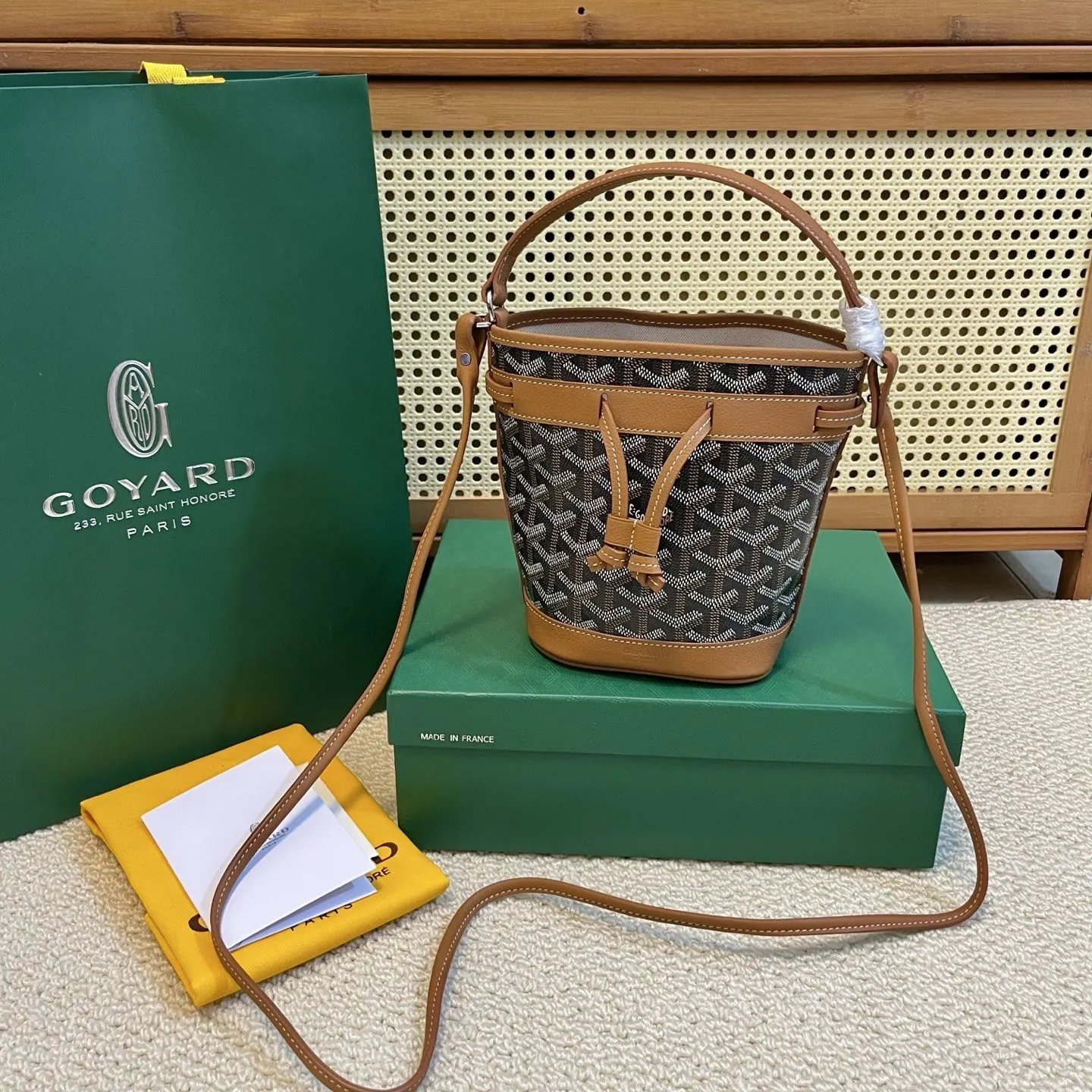 Goyard 皮革 轻盈小巧去始终保持标志性水桶百搭造型 水桶包 休閒水桶款
