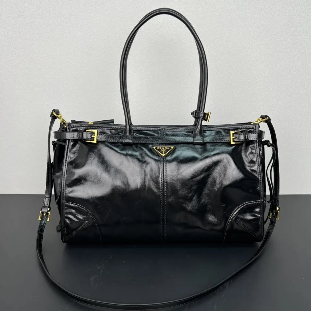 Dior 白色襯衫黑色長褲套装 通勤款