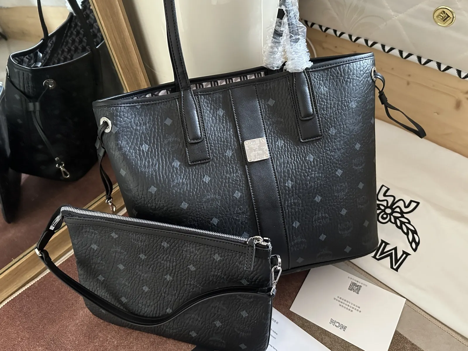 黑色 牛皮 MCM Liz Visetos双面购物袋 托特 