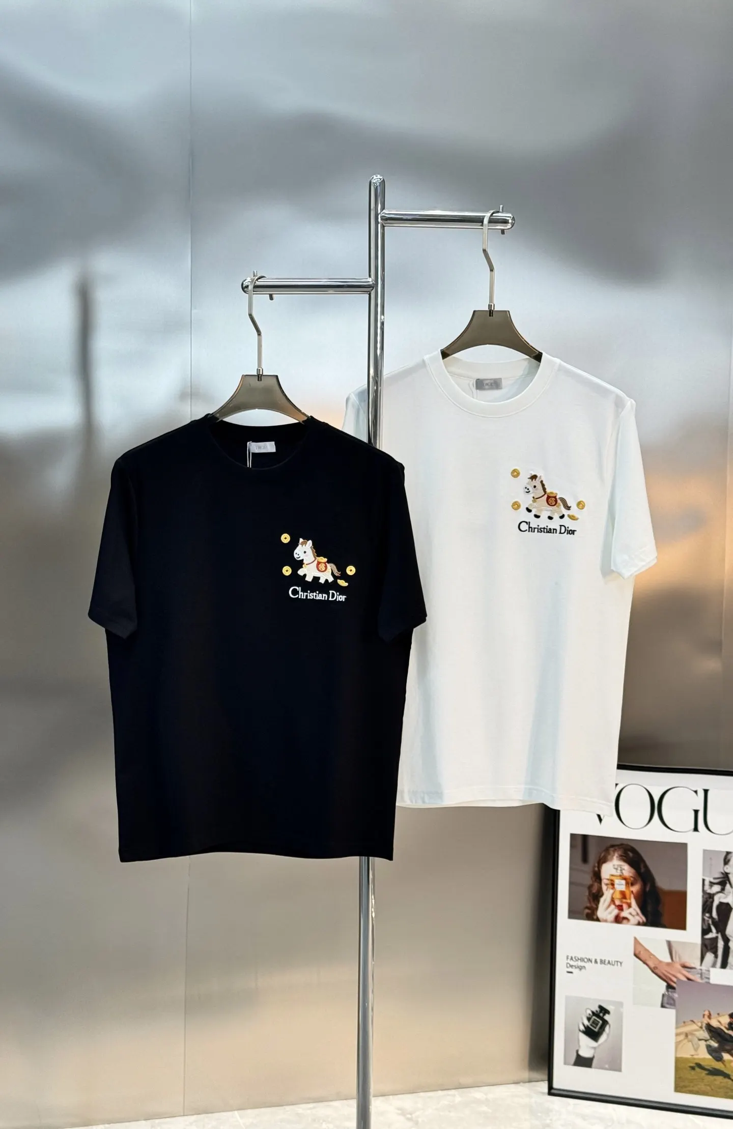 Dior black knitted short-sleeved T-shirt, exquisite wear