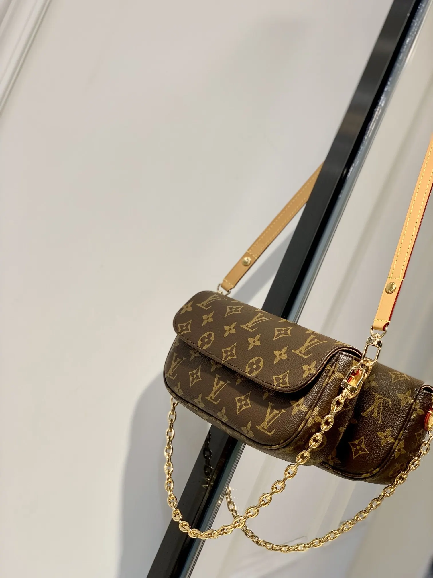 帆布 Wallet On Chain Ivy 鏈條包 精致鏈條款