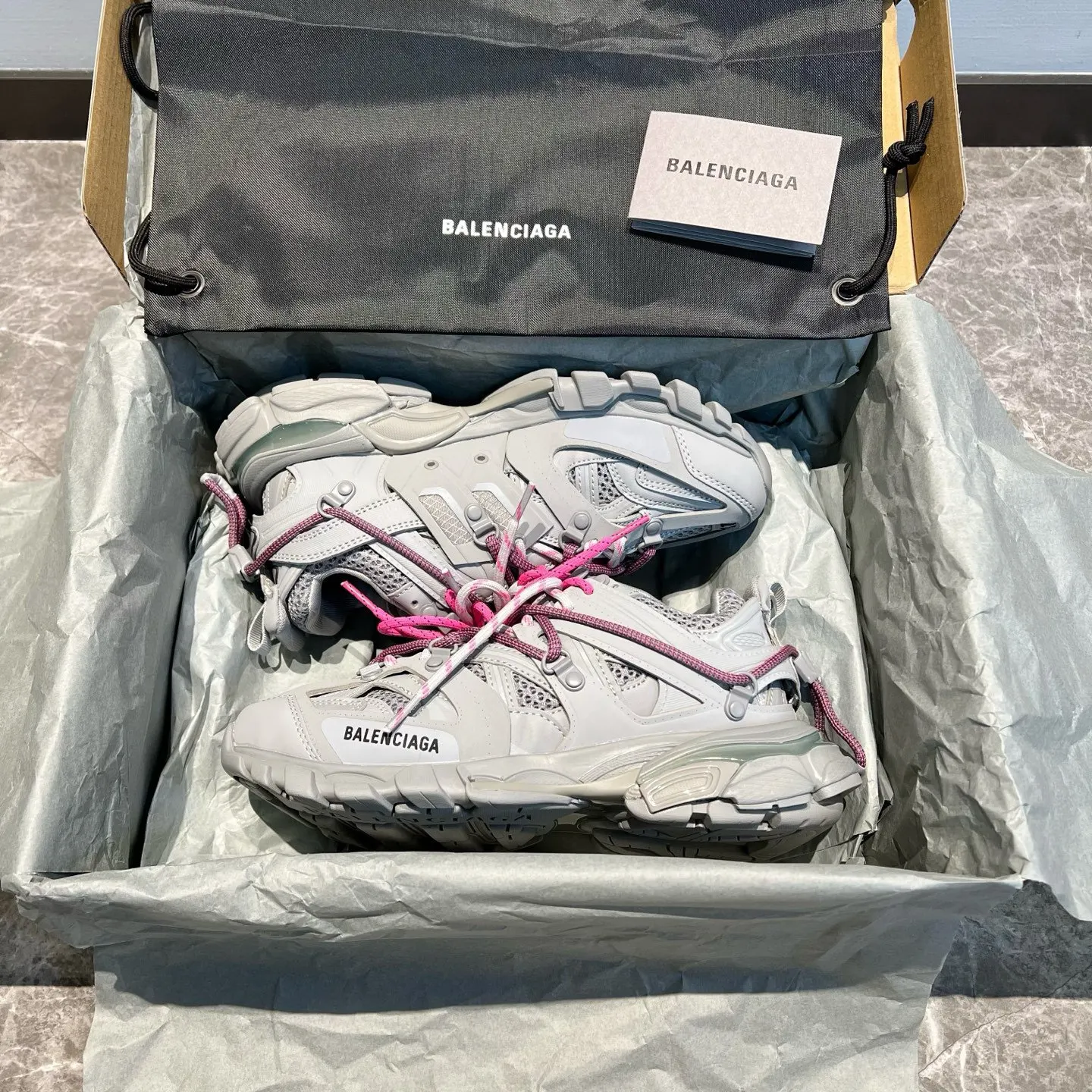 Balenciaga 單肩包 日常搭配款