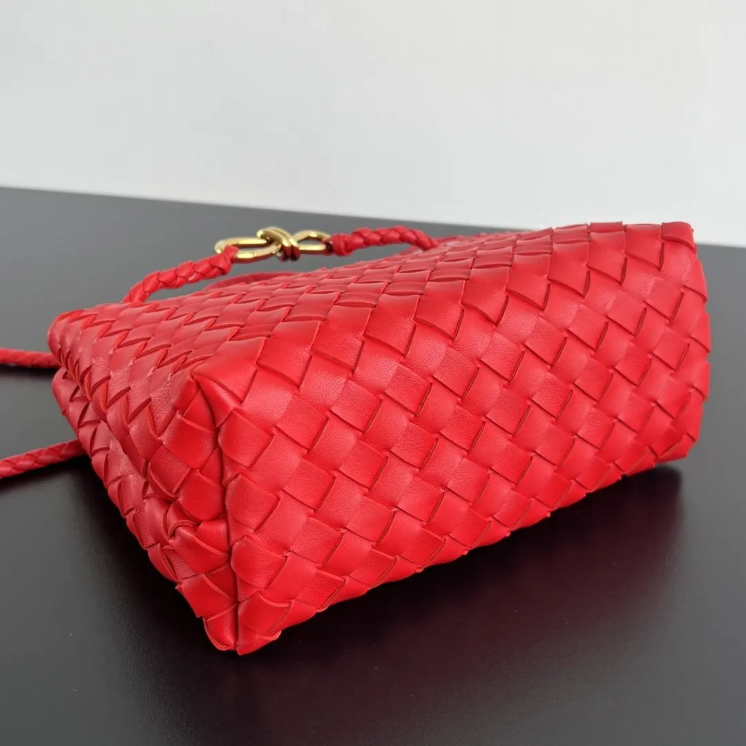 Bottega Veneta 金色 羊皮 斜背包 輕便斜挎款
